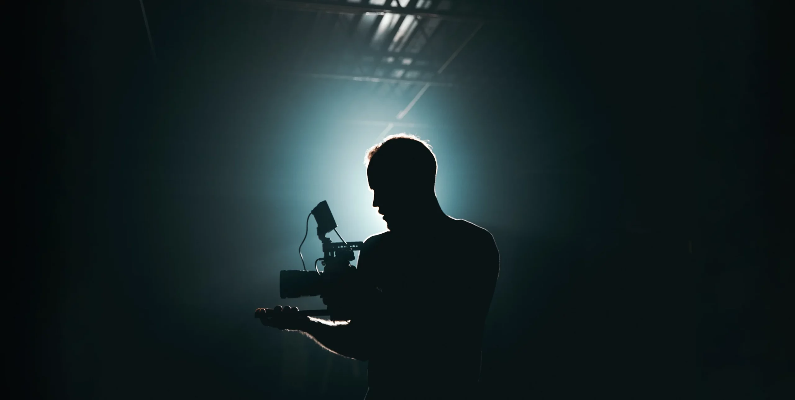 Un caméraman sur un tournage.