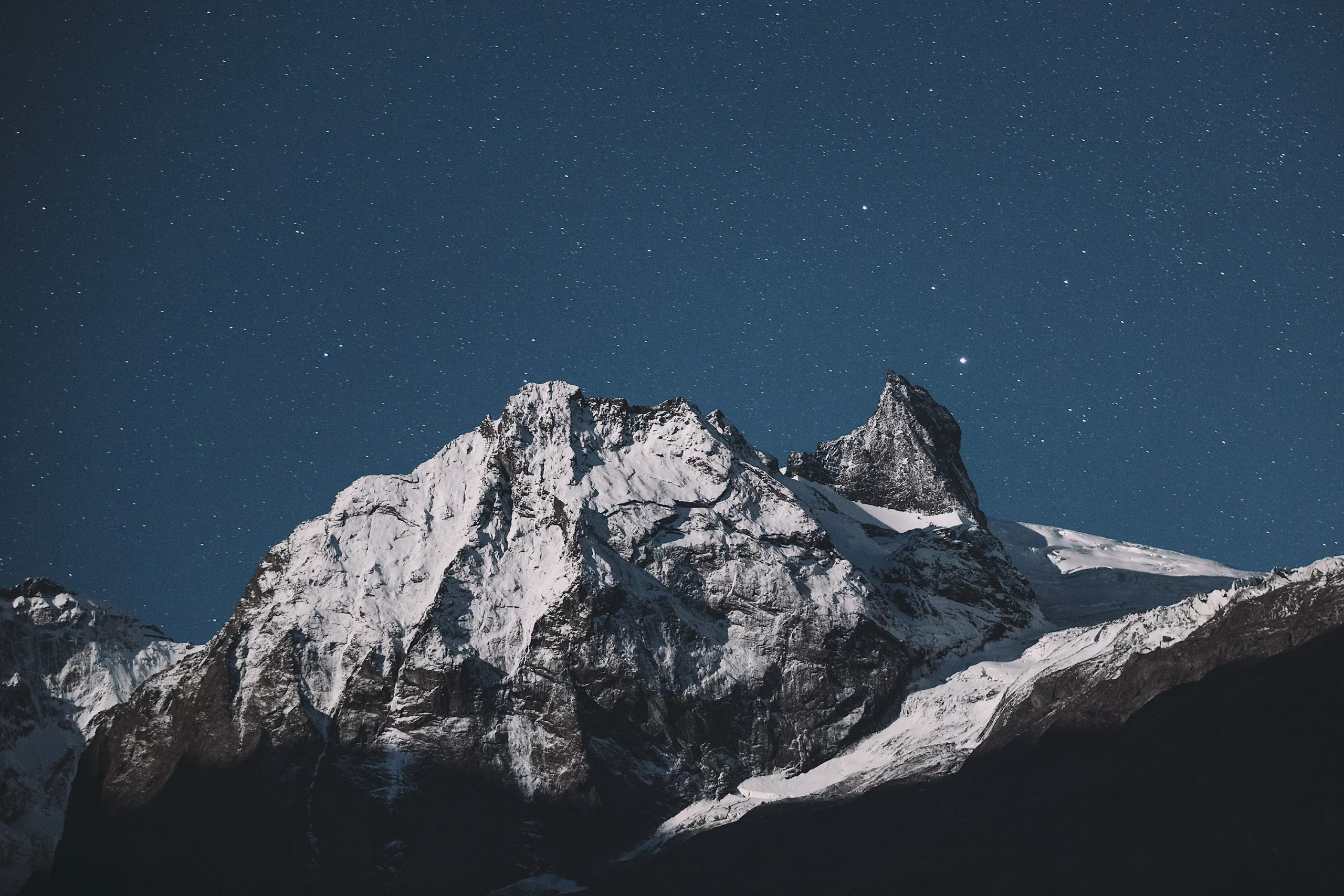 Un sommet de montagne.